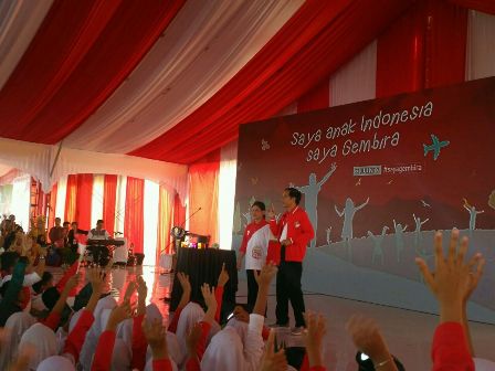 Ribuan Anak Terpana Saat Jokowi Bermain Gasing